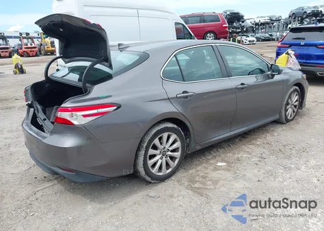 2019 Toyota Camry Le z USA, uszkodzony, nr VIN 4T1B11HK7KU258282